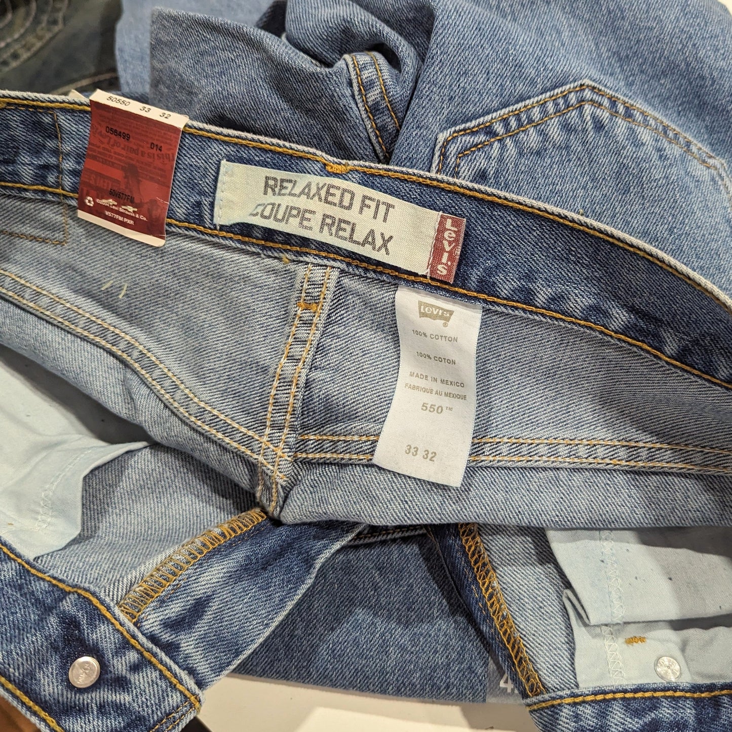 Levis 550